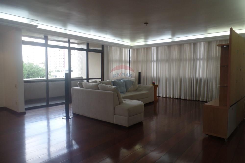  - APARTAMENTO COM 330M² DE ÁREA ÚTIL, UM POR ANDAR, COM QUATRO QUARTOS (2 SUÍTES) E TRÊS VAGAS DE GARAGEM EM RUDGE RAMOS